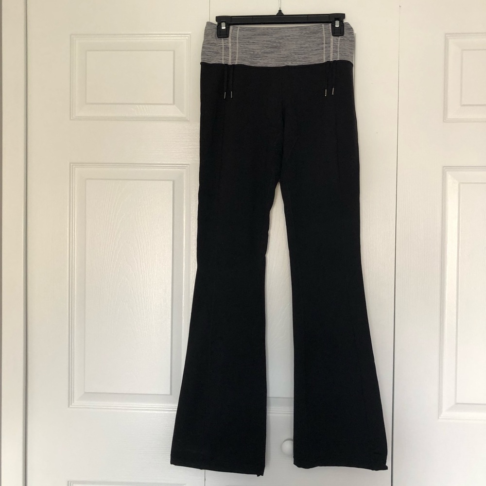 Black and gray lululemon yoga pants size 8